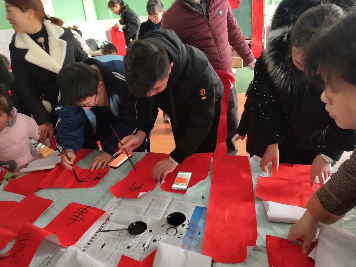 小班新年主持詞開場白_幼兒園小班迎新年主持詞_幼兒園小班新年主持詞