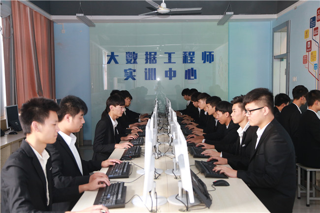 貴陽新華電腦學院_貴陽新華電腦學院宿舍照片_貴陽新華電腦學院電話號碼
