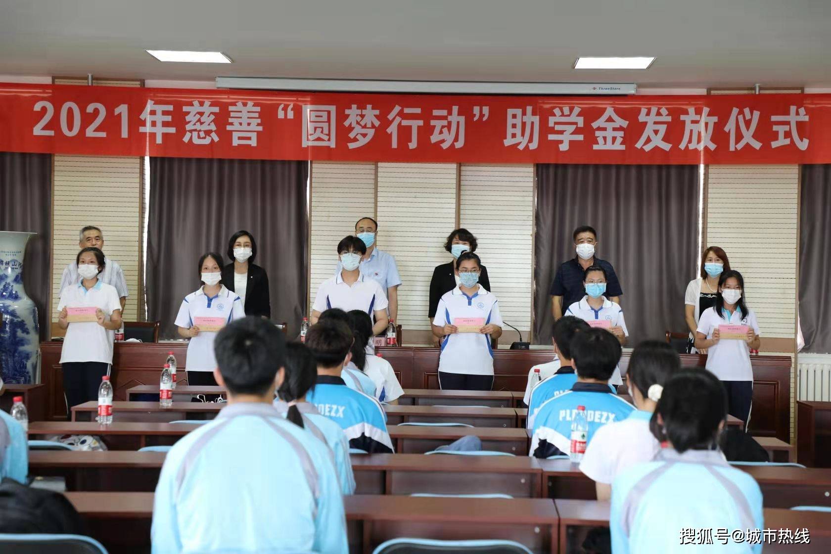 大學助學金申請書范文_助學金申請書大學怎么寫_大學助學金書面申請書范文