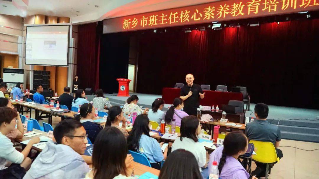 浙江省教師管理培訓(xùn)平臺(tái)_浙江省教室培訓(xùn)管理平臺(tái)_浙江省教師培訓(xùn)管理平臺(tái)維護(hù)中