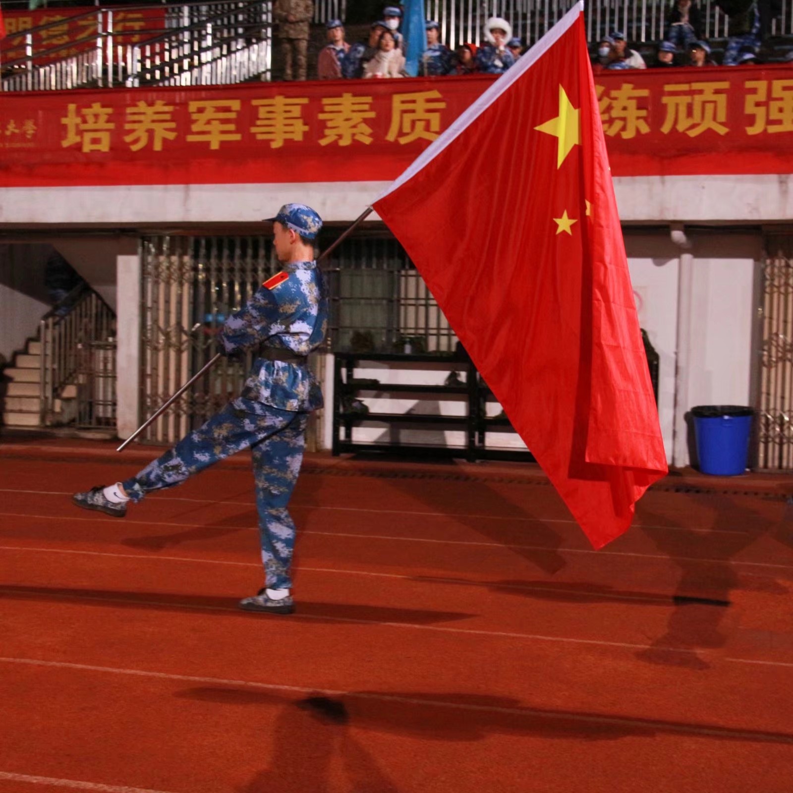 軍訓(xùn)的意義和作用_淺談軍訓(xùn)的意義_軍訓(xùn)的意義在哪兒