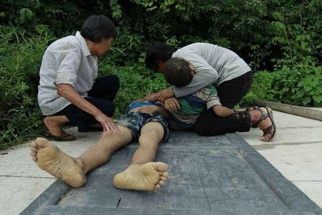 溺水防護的手抄報怎么畫_溺水防溺水的手抄報_防溺水手抄報簡單點的