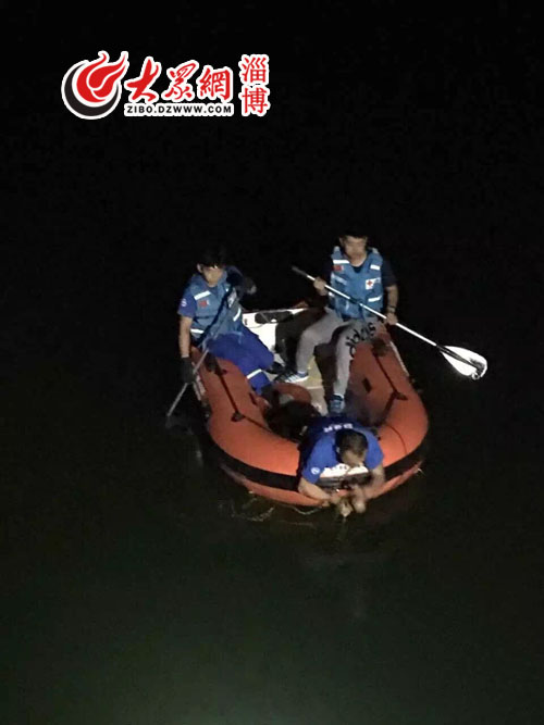 溺水防護的手抄報怎么畫_防溺水手抄報簡單點的_溺水防溺水的手抄報