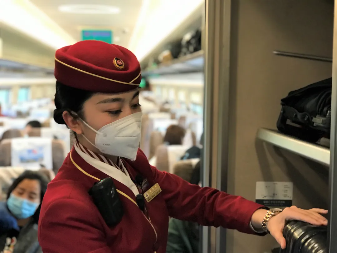 高鐵員乘務專業(yè)要求有哪些_高鐵乘務員專業(yè)要求_高鐵員乘務專業(yè)要求高嗎