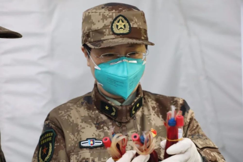 嘉賓送志愿者禮物_愛者愛不愛者為之愛_陳薇為志愿者選禮物
