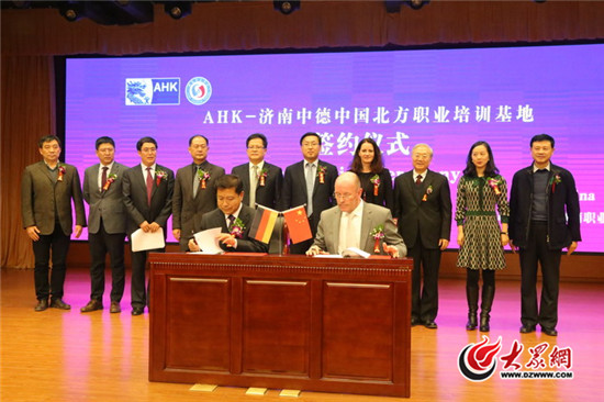北京昌平職業學校_北京市昌平職業學校校徽_北京昌平職業學校嚴不嚴