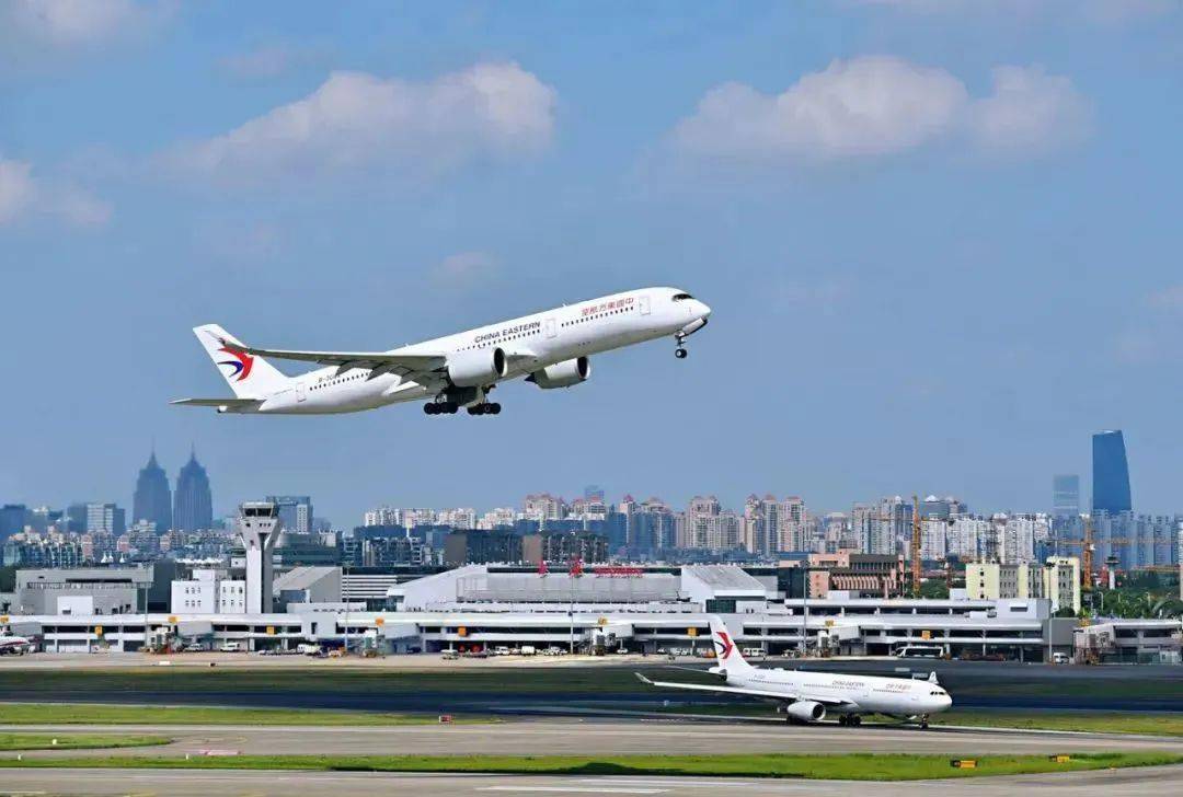 航空安全員一月多少錢_航空員工_航空員一年工資待遇