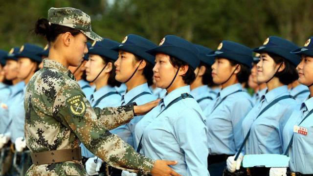 女兵一般在部隊(duì)干什么 有哪些訓(xùn)練項(xiàng)目_女兵部隊(duì)訓(xùn)練干項(xiàng)目一般有哪些_女兵的訓(xùn)練項(xiàng)目