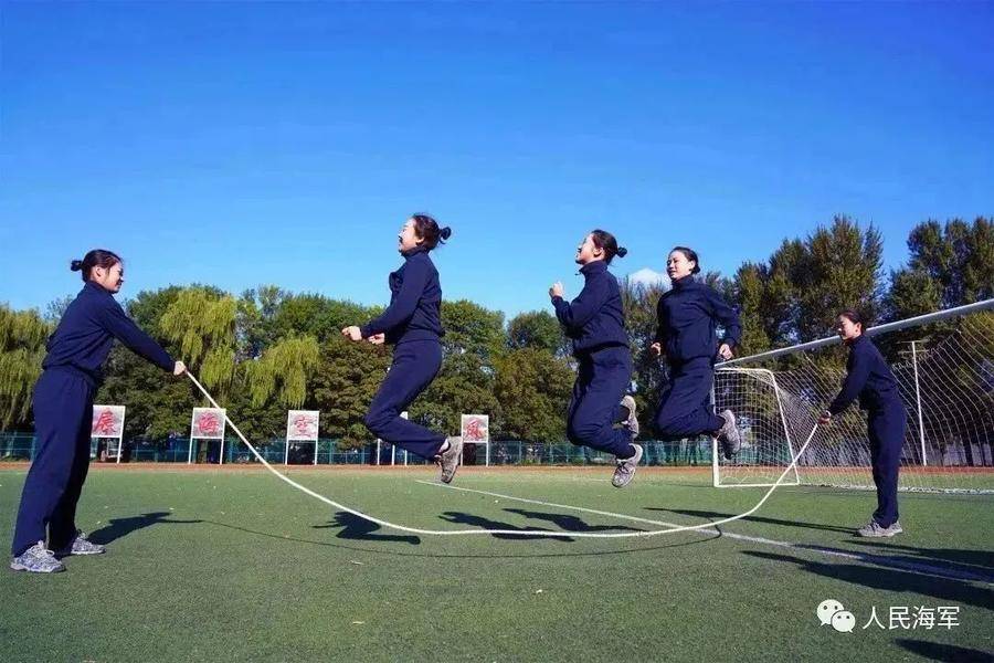 女兵一般在部隊(duì)干什么 有哪些訓(xùn)練項(xiàng)目_女兵部隊(duì)訓(xùn)練干項(xiàng)目一般有哪些_女兵的訓(xùn)練項(xiàng)目