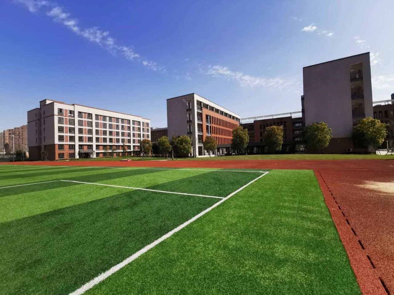 全封閉式學校哪里比較好 正規學校推薦_封閉學校有什么規矩_學校全封閉