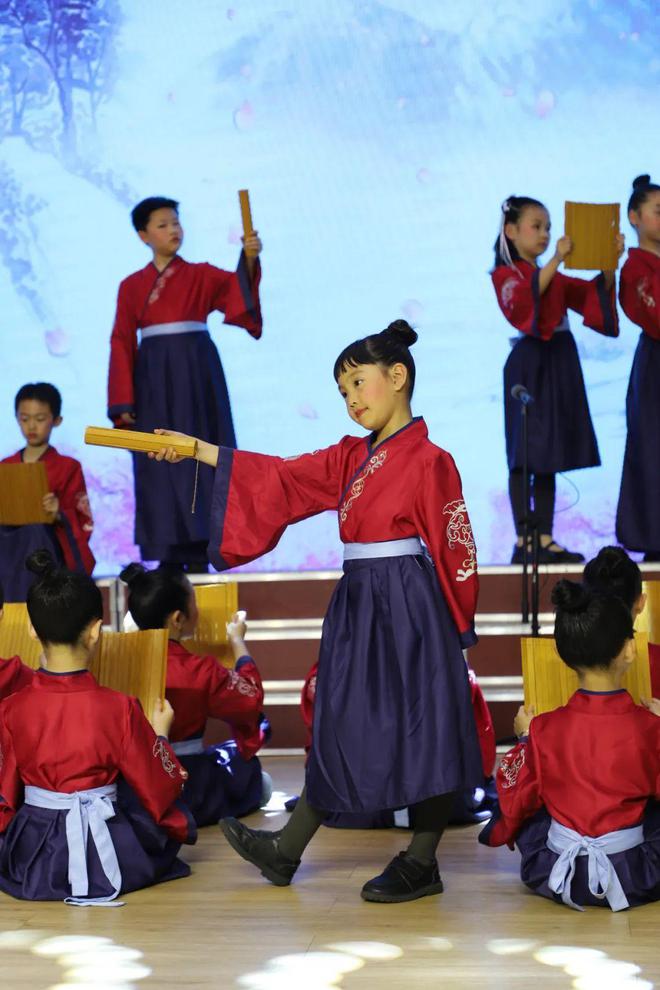 國慶節詩歌20字_國慶節詩歌大全10首255字_2021國慶節詩歌簡短